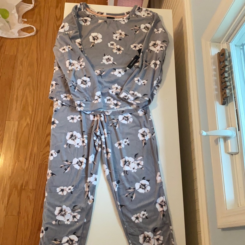 2 piece Tahari lounge set